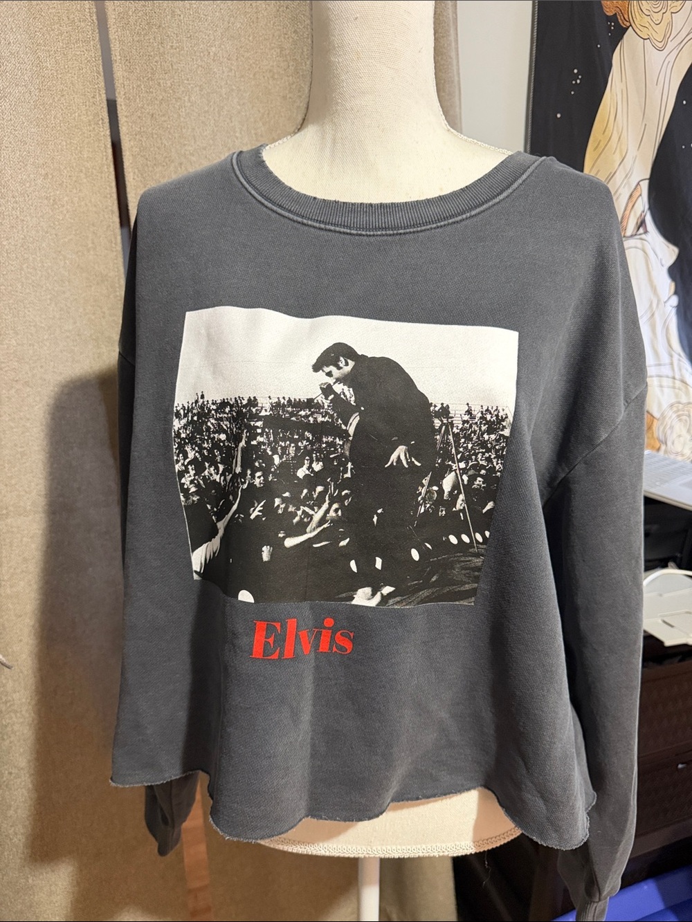Elvis Pullover cropped.  Sweatshirt - Charcoal with Red Print